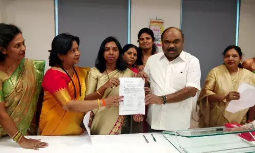 महिला सक्षमीकरणासाठी शिवसेना महिला आघाडीकडून मंत्री अनिल परब यांच्याकडे निवेदन