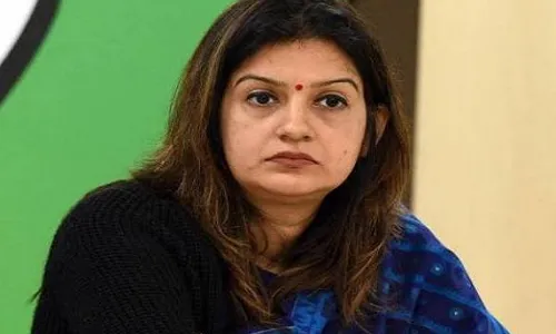 आरे LIVE : प्रियंका चतुर्वेदी पोलिसांच्या ताब्यात