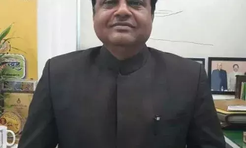 देवेंद्र भुजबळ यांना कोविड योद्धा सन्मान देवेंद्र भुजबळ यांना कोविड योद्धा सन्मान
