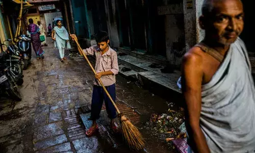 करोना... आम्ही तितके स्वच्छ, बाकी सारे तुच्छ करोना... आम्ही तितके स्वच्छ, बाकी सारे तुच्छ