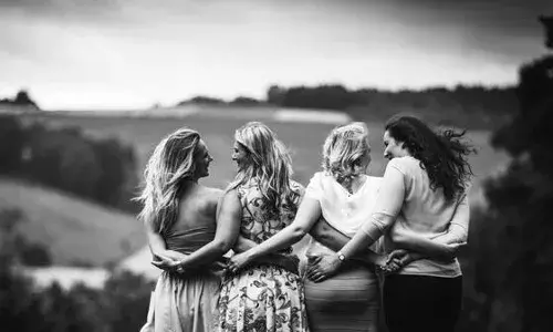 मैत्रिणीच्या बाळाला स्तनपान करत तिने दिला खरा मैत्रीचा संदेश