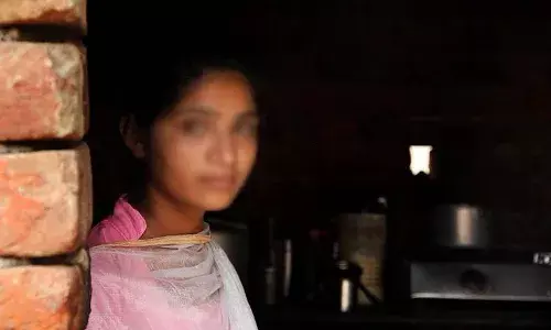 Lockdown : मुली आणि मासिक पाळी Lockdown : मुली आणि मासिक पाळी