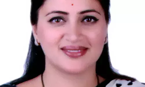 अभिनेत्री नवनीत कौर राणांचा गरबा नृत्याचा व्हिडीओ व्हायरल...