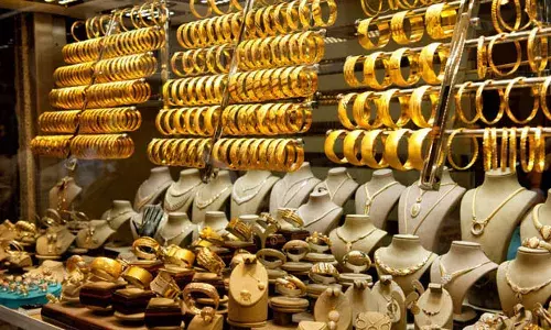 कोरोनाच्या फटक्याने सोन्याची झळाळी उतरली!