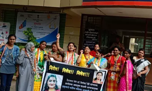 निर्भयतेची शपथ घेवुन बलात्काराचा निषेध