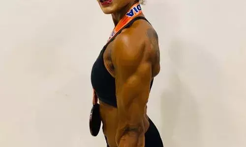 महिला बॉडी बिल्डिंगमध्ये गरुड झेप घेणाऱ्या नाशिकच्या स्नेहा कोकणे महिला बॉडी बिल्डिंगमध्ये गरुड झेप घेणाऱ्या नाशिकच्या स्नेहा कोकणे
