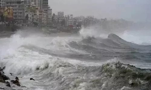 निसर्ग चक्रीवादळ: रत्नागिरी पोलिसांनी दिला धोक्याचा इशारा निसर्ग चक्रीवादळ: रत्नागिरी पोलिसांनी दिला धोक्याचा इशारा