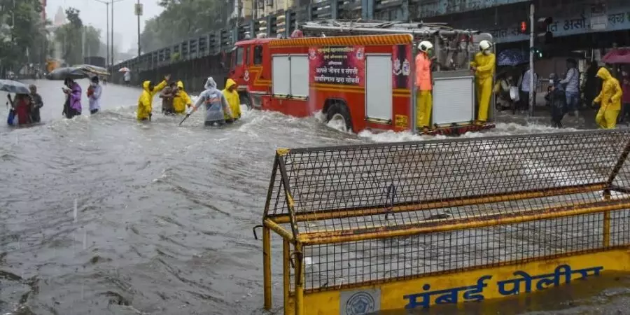 मुंबईकर पाण्यात, या मोसमातील उच्चांकी पावसाची नोंद