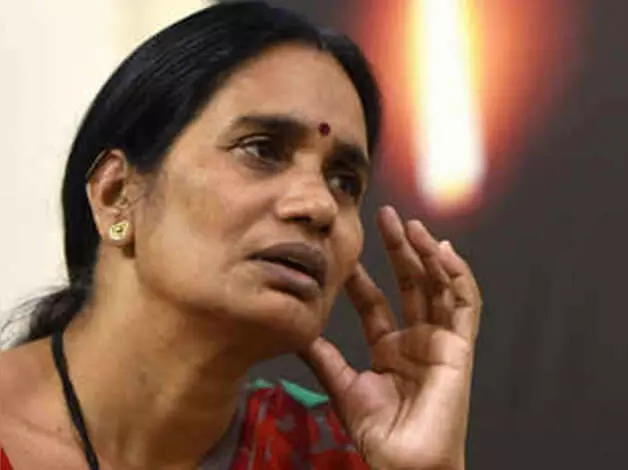 निर्भयाची आई आशा देवी केजरीवालांच्या विरोधात लढणार निवडणूक?