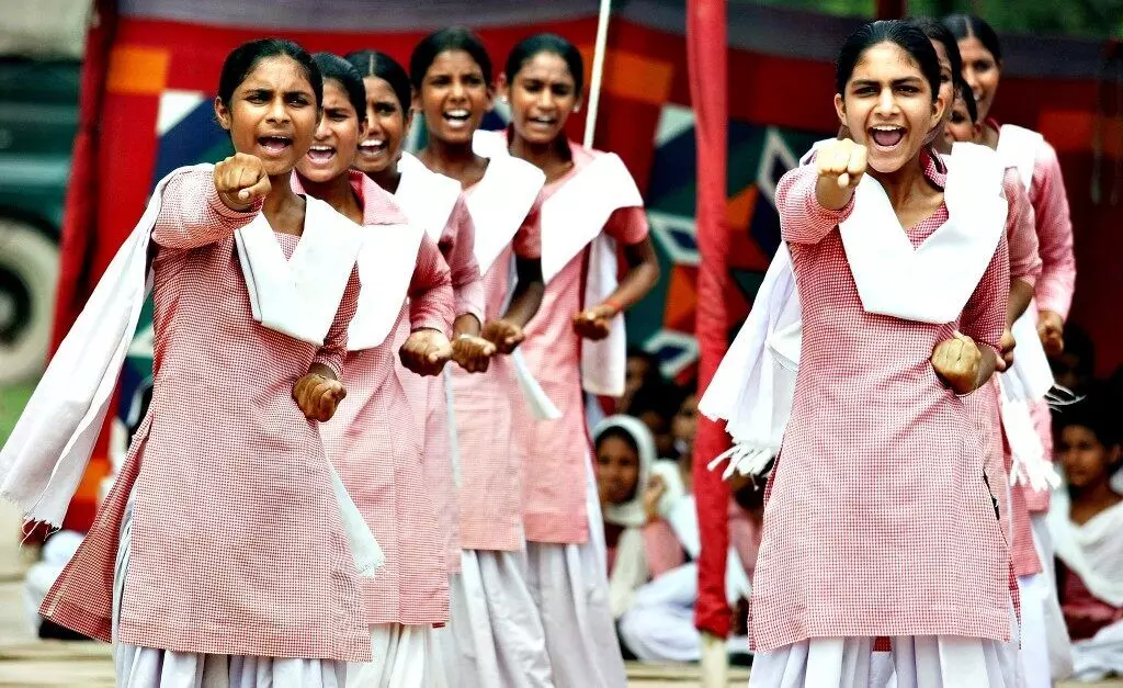 शालेय मुलींना मिळणार स्वसंरक्षणाचे प्रशिक्षण- वर्षा गायकवाड