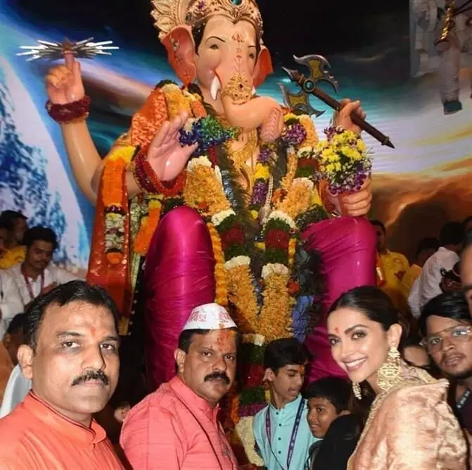 या अभिनेत्री ने घेतले लालबागच्या राजाचे दर्शन