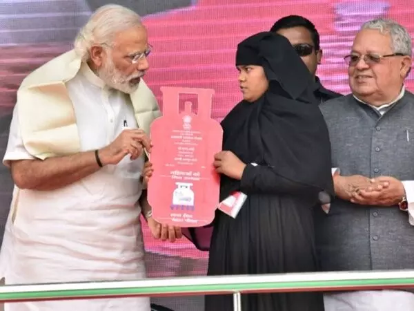 उज्ज्वला योजनेत लाखो बोगस कनेक्शन