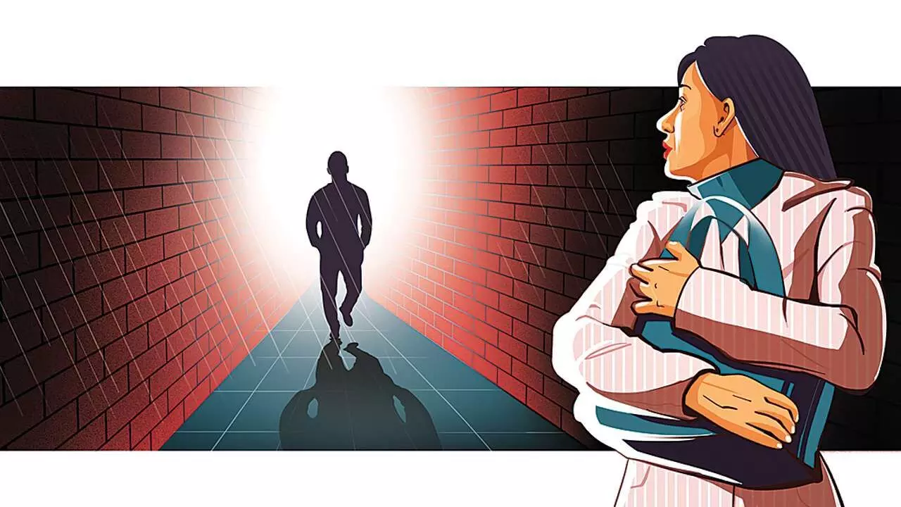 खूप अर्वाच्य भाषेत ट्रोल होतो आम्ही महिला इथं...