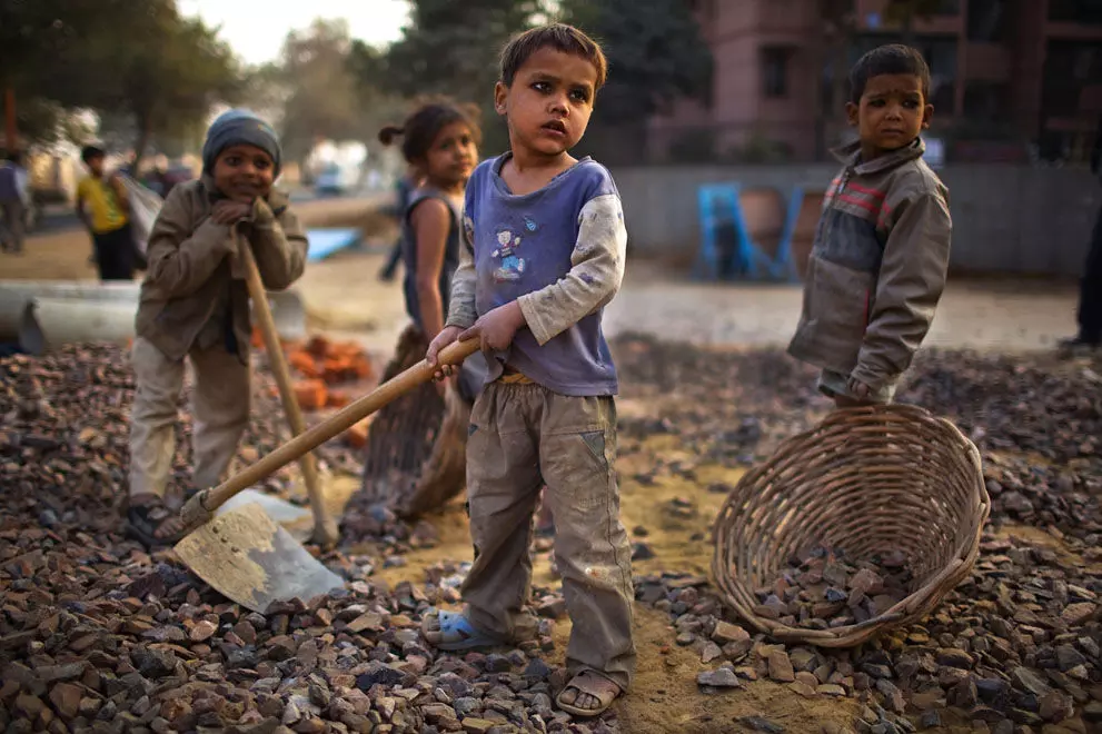 बालकामगार विरोधी दिन त्याविषयी थोडंसं...