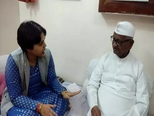कोपर्डी पीडितेच्या नावाने कायदा करा