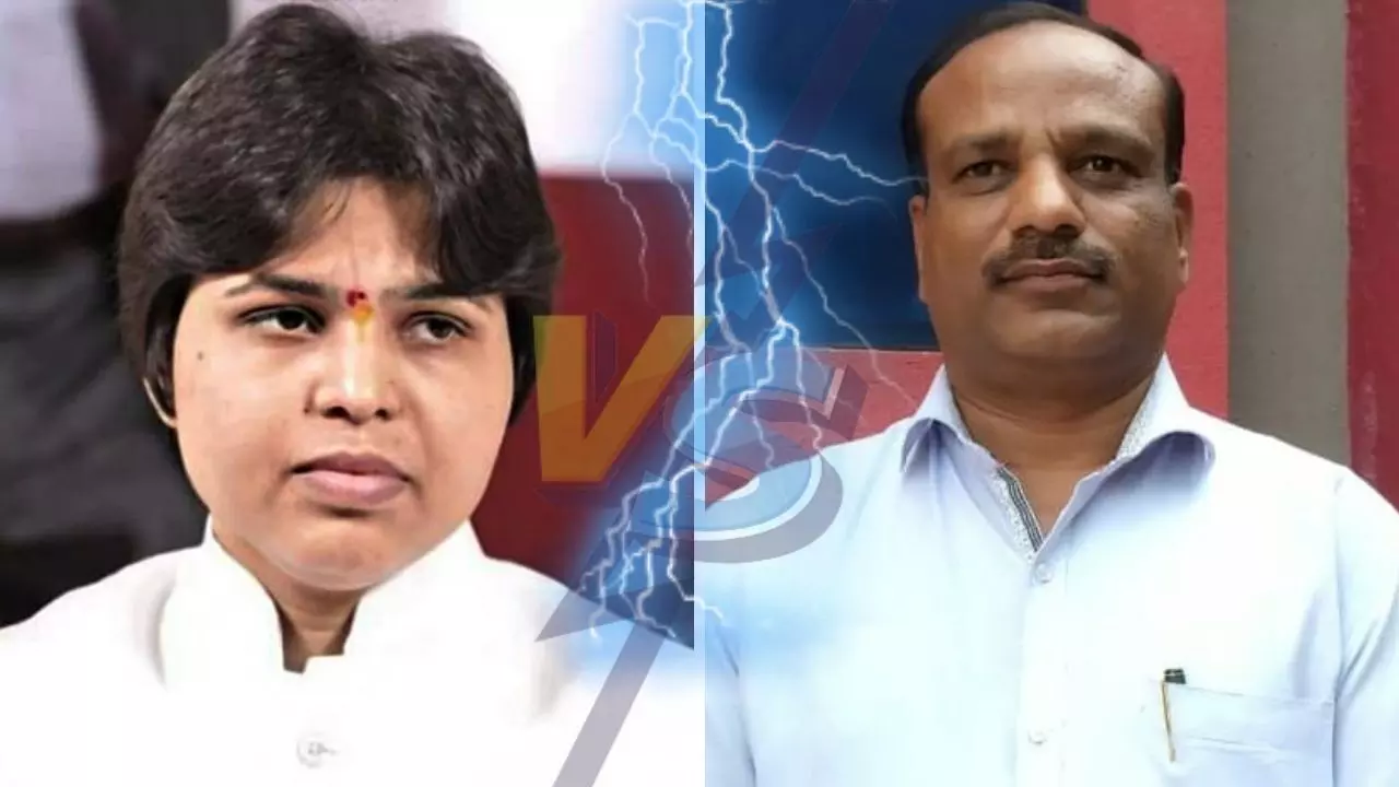 तृप्ती देसाई आणि लवांडेंचा पंगा..