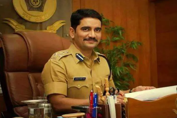 मित्र भेटले की पद कोणतेही असो ते विसरून आनंद घेता येतो