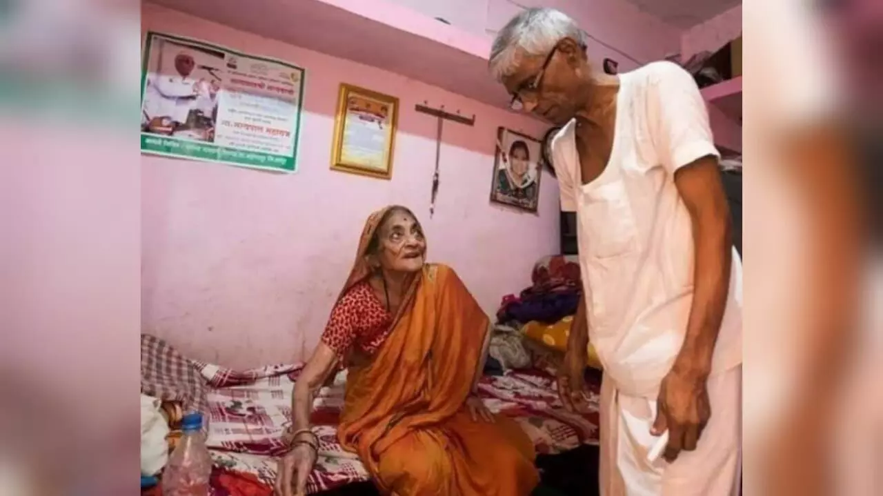 बोले तैसा चाले, त्याची वंदावी पाऊले!