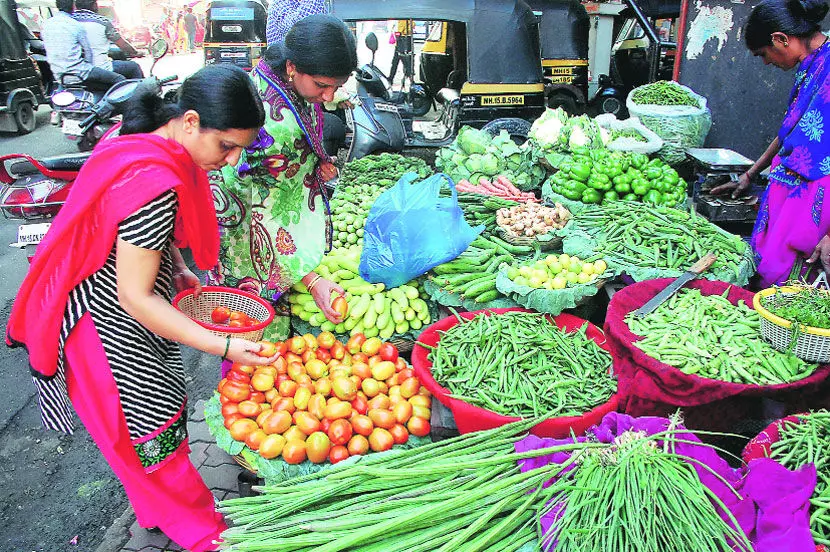 भाज्या महागल्या गृहिणींचं आर्थिक गणित बिघडण्याची शक्यता