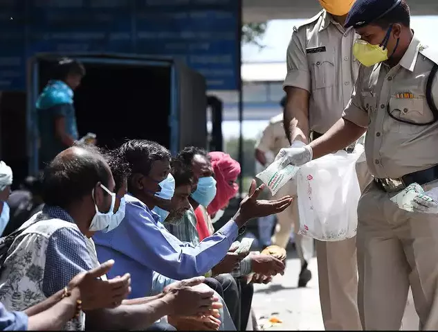 वर्दी पोलिस बांधवांसाठी एक कविता