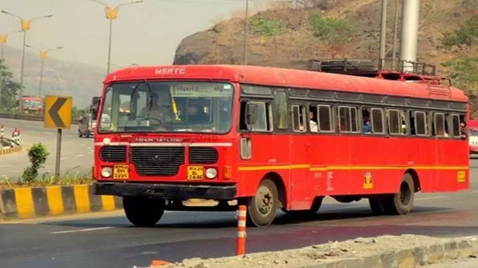 लॉकडाऊनमध्ये लालपरी धावणार, मोफत एसटी प्रवासासाठी या आहेत अटी   