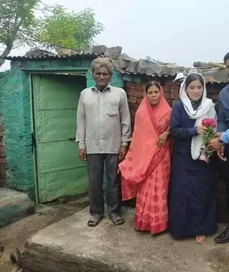 परिस्थितीच्या छाताडावर पाय रोवून उभी राहत उपजिल्हाधिकारी झालेली शेख वसीमा