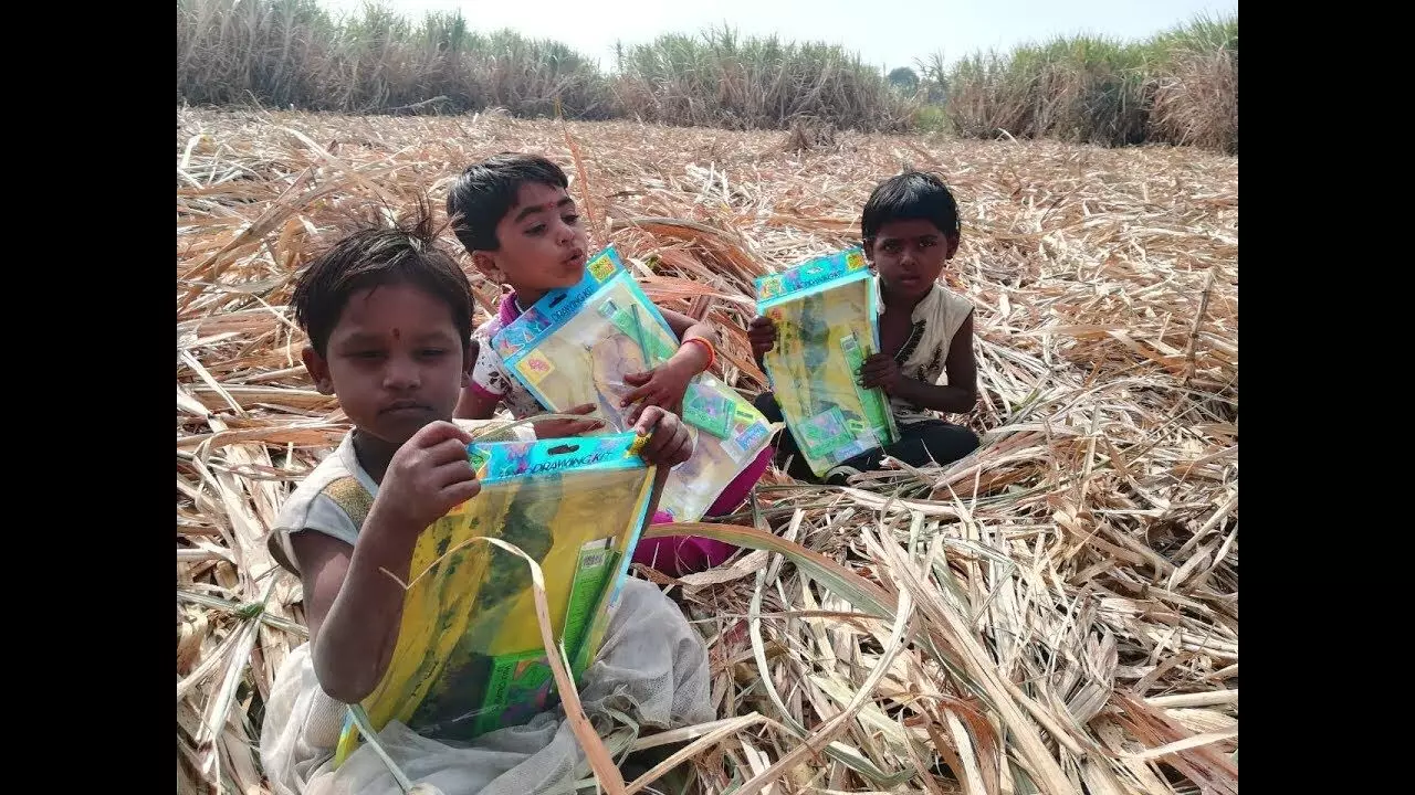 शिक्षण हक्क कायद्याचा फसलेला प्रयोग: उसतोड वीटभट्टी मजुरांची मुले शिकणार कशी ?