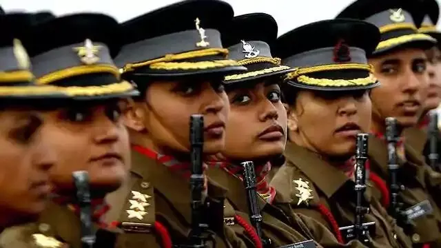 लष्करात महिलांना समान संधी द्या, केंद्राला ‘सर्वोच्च’ दणका