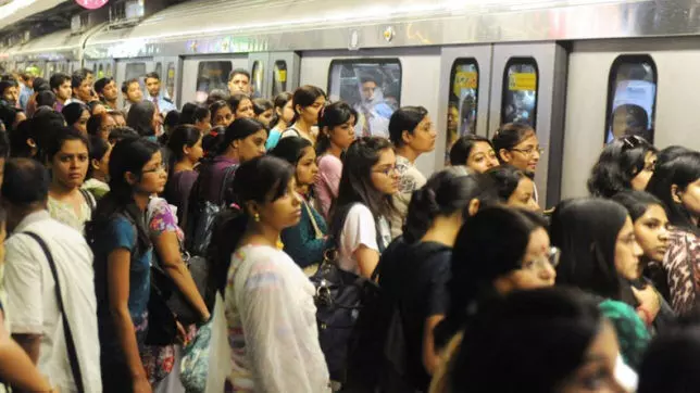 महिलांना बस आणि मेट्रोमध्ये मोफत प्रवास – अरविंद केजरीवाल