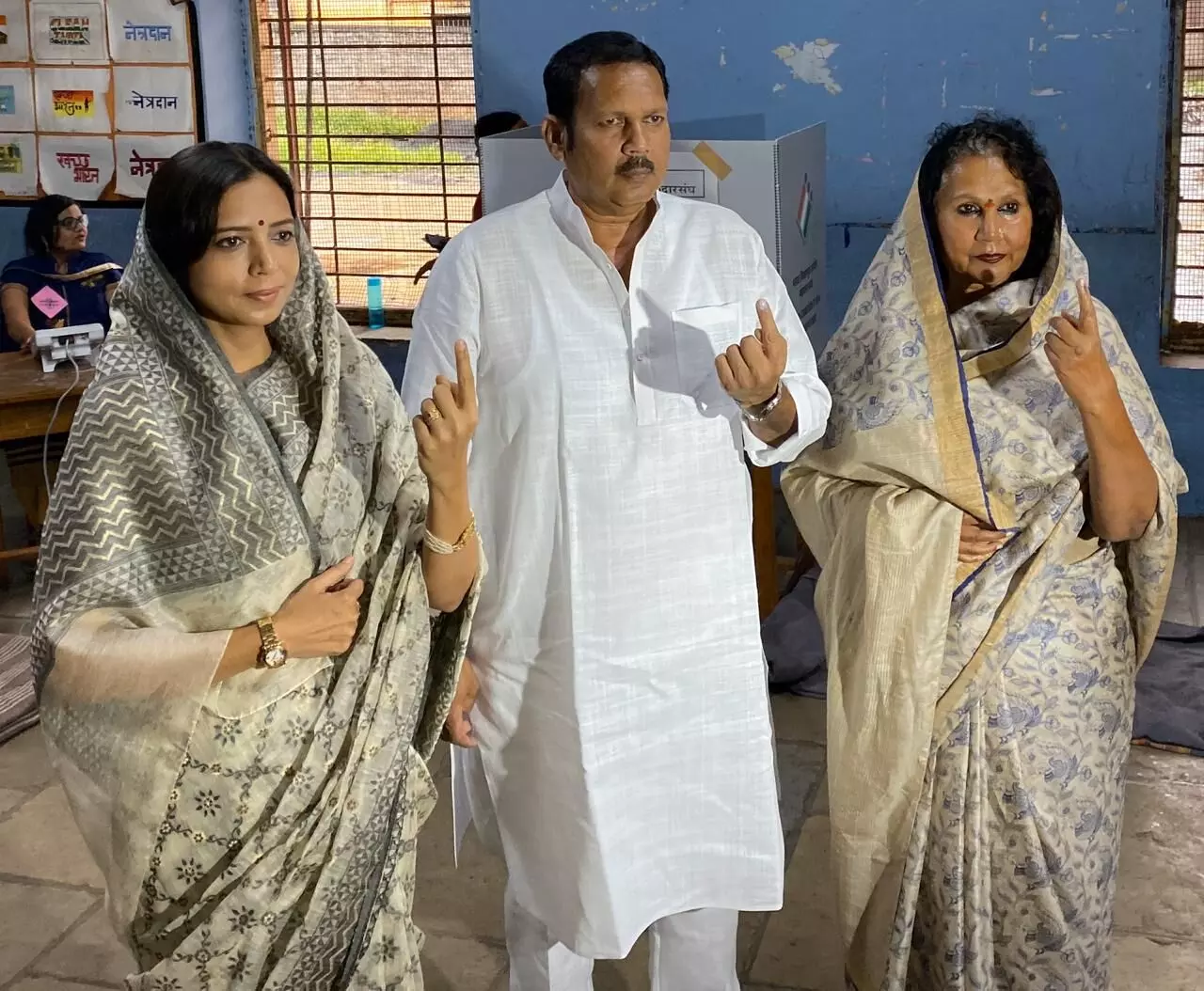 उदयनराजे भोसले यांनी केले कुटूंबीयांसह मतदान