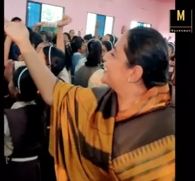 काँग्रेसच्या प्रदेश कार्याध्यक्षा यशोमती ठाकूर यांचा बच्चेकंपनी सोबत डान्स