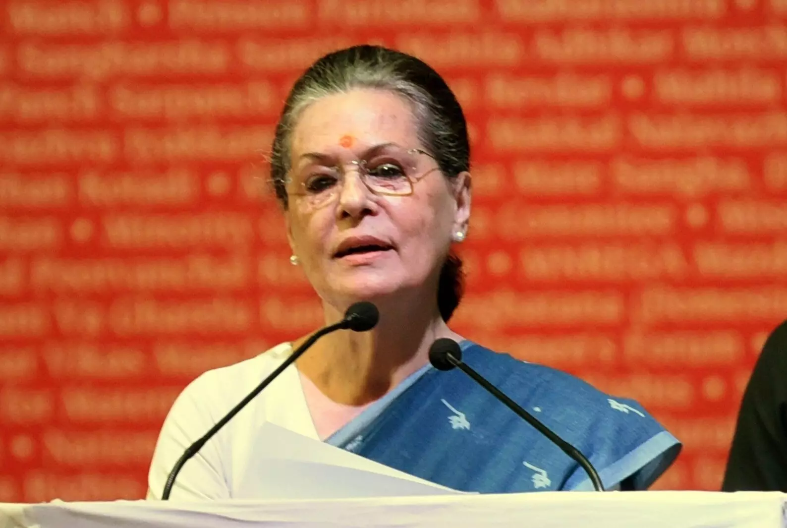 सोनिया गांधींची मोदी सरकारवर टीका आज देश की हालत, अंधेर नगरी चौपट राजा