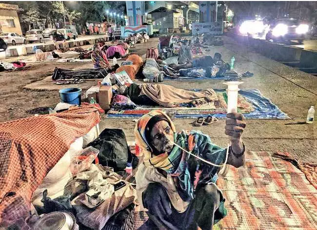 टाटाचे कॅन्सरग्रस्त रुग्ण हिंदमातेच्या पुलाखाली