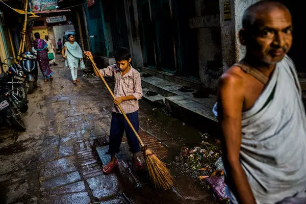 करोना... आम्ही तितके स्वच्छ, बाकी सारे तुच्छ